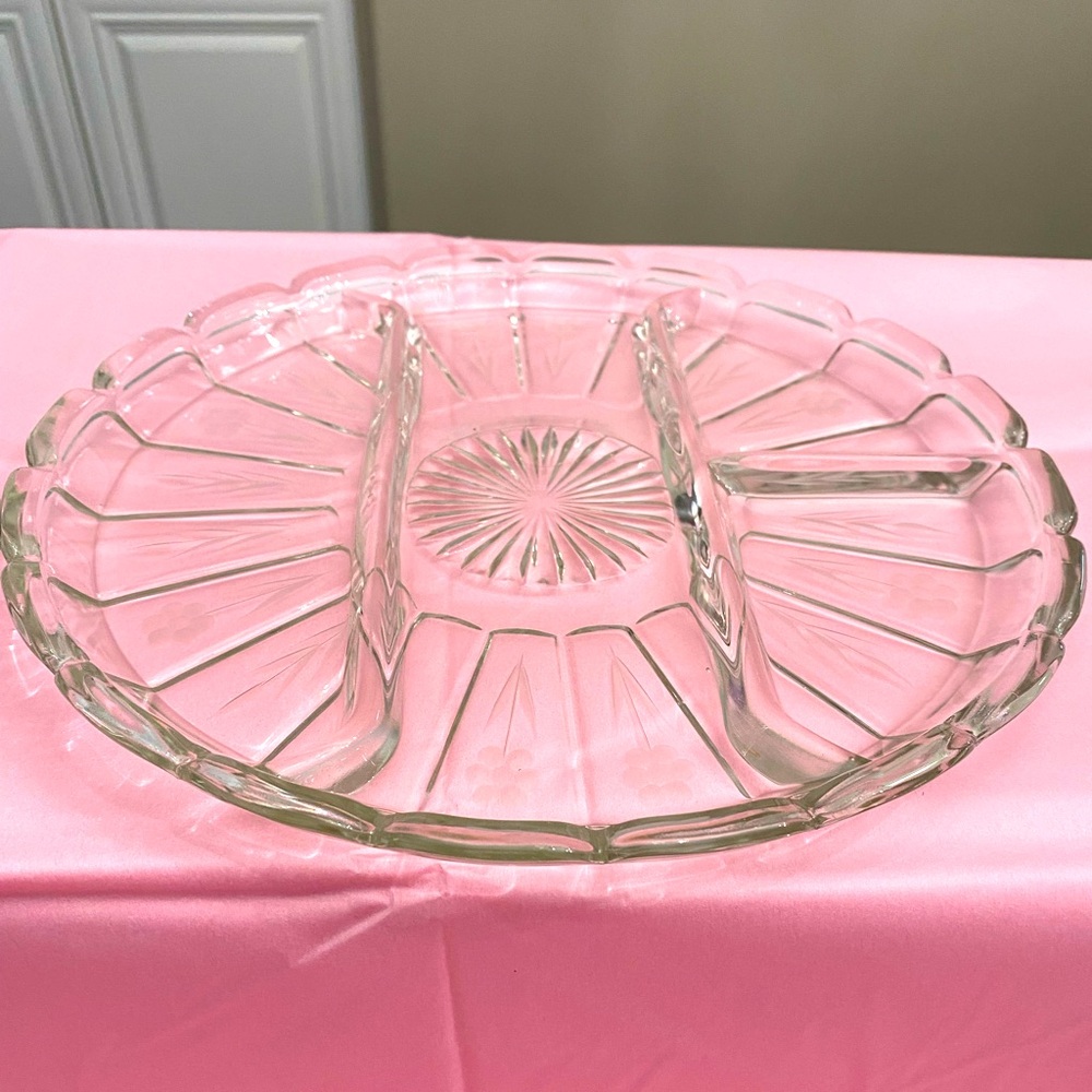 EUC Vtg Round Clear Glass Relish Dish with 4 Sections and Cornflower Etching